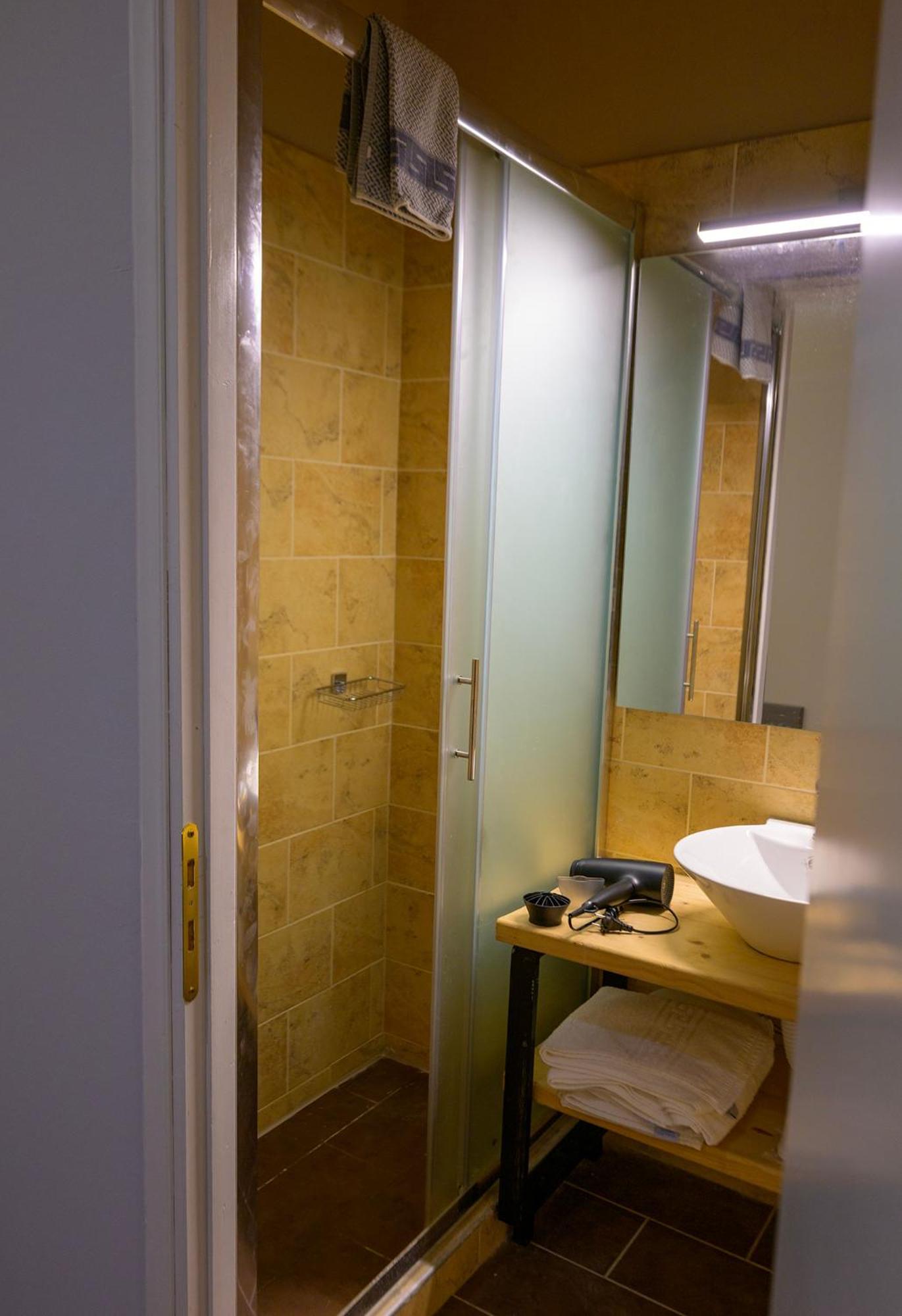 Alley Rooms Митилини Экстерьер фото