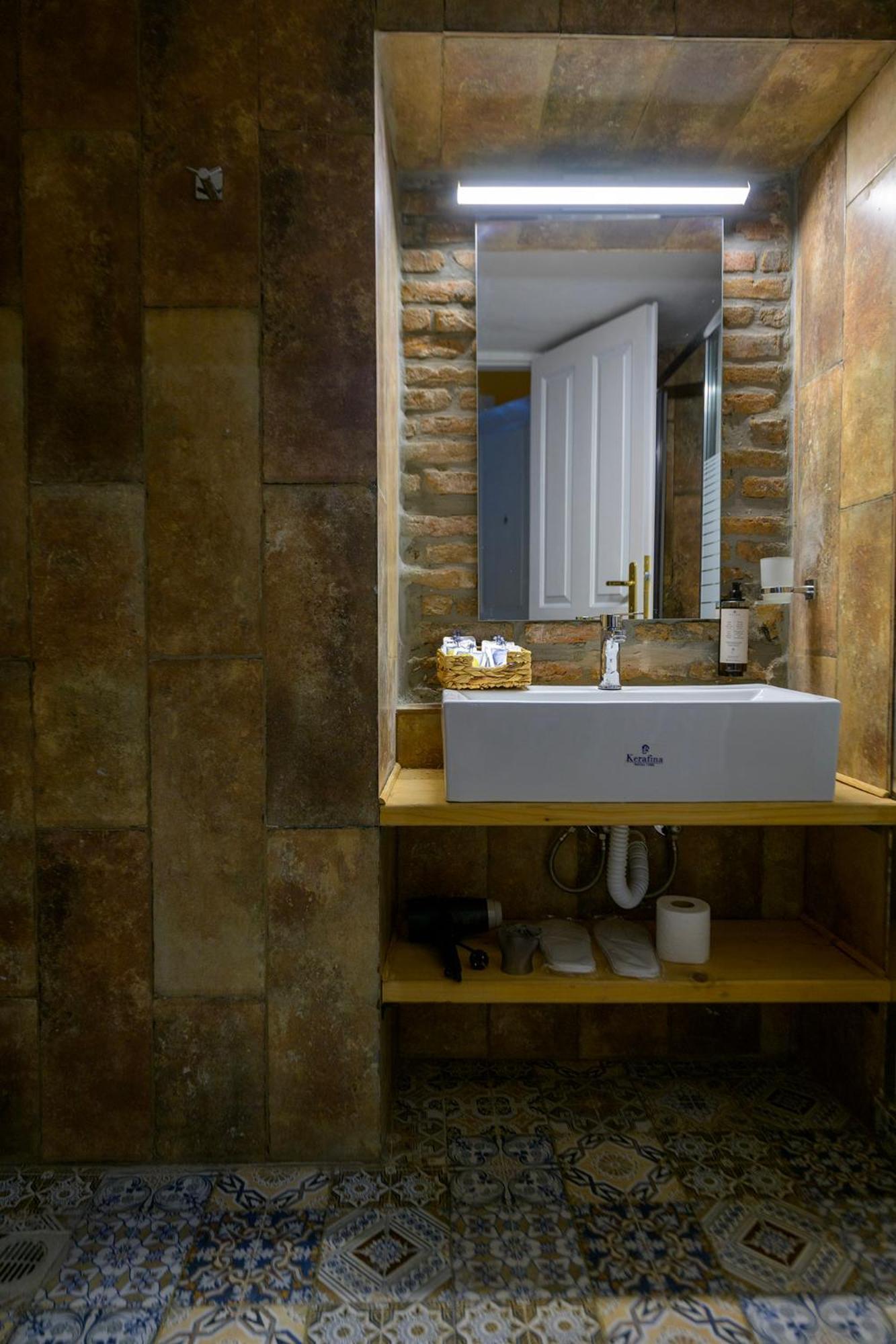 Alley Rooms Митилини Экстерьер фото